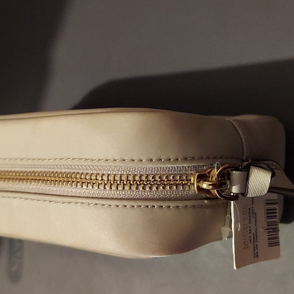 Michael Kors  mini zip nylon travel pounch. - Picture 2 of 8